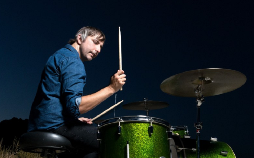 Imagem da notícia: Baterista do New Pornographers é preso por posse de pornografia infantil